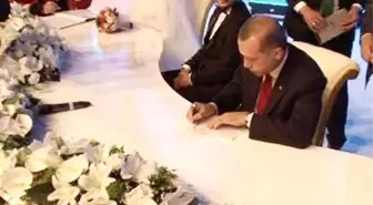 Cumhurbaşkanı Erdoğan Nikah Şahidi Oldu