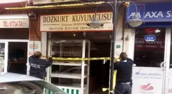 Orhaneli'nde Maskeli Hırsızlar Duvarı Delip Kuyumcu Dükkanına Girdi