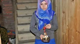 Yangında 5 Altını Kaybolan Genç Kıza 15 Altın