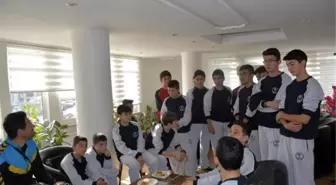 Gölhisar Belediye Spor U15 Takımından Başkan Canural'a Ziyaret