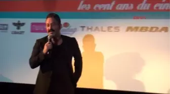 Cem Yılmaz 'Pek Yakında' Filminin Paris Gala Gecesinde Yine Çok Güldürdü...