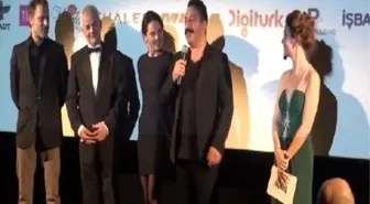 Cem Yılmaz 'Pek Yakında' Filminin Paris Gala Gecesinde Yine Çok Güldürdü