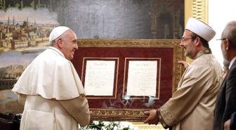 Diyanet İşleri Başkanı Görmez'den Papa Francesco'ya Anlamlı Hediye