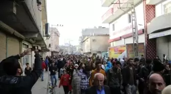 Cizre'de Kobani İçin Düzenlenen Yürüyüş Olaysız Sona Erdi