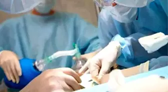 Genizdeki 10 Santimetrelik Tümör Hastanın Burnundan Çıkarıldı