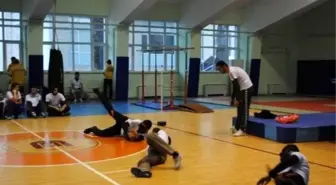 Görme Engellilerle Üniversiteliler Goalball Maçı Yaptı