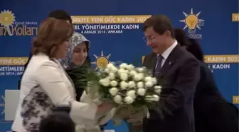 Davutoğlu - Plaket Takdimi