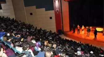 Sakarya'da 'Evlenme' Oyunu Sergilendi