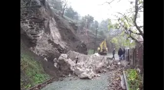 Tarihi Kaleden Düşen Taşlar Korkuttu