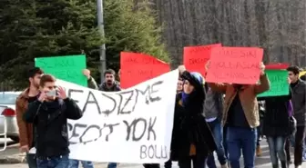 Üniversitelilerin Dövülmesini Protesto Ettiler