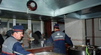 Uşşaki Vakfı Gaziantep Şubesi 400 Aileye Yemek Dağıtıyor