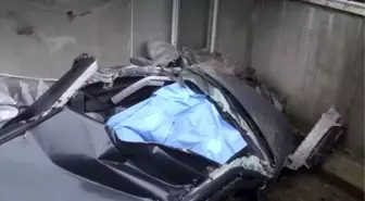 Balkona Çarparak Bahçeye Düşen Otomobilin Sürücüsü Öldü