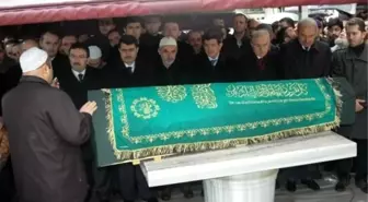 Davutoğlu, AK Parti Gençlik Kolları Üyesinin Cenazesine Katıldı