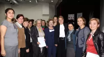 İzmirli Kadınlar, 'Kadın-Erkek Eşitliği'ni Konuştular