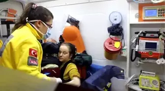 Kamyonetten Düşen Demir Parçası Otomobile Saplandı: 1 Ölü, 3 Yaralı
