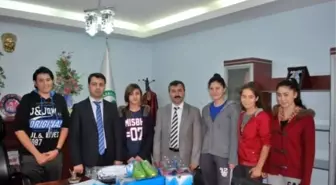 Kütahya Belediyesi'nden Kız Futbol Takımı'na Malzeme Desteği