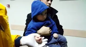 Parmaklarını Çelik Kapıya Sıkıştıran Çocuğu İtfaiye Kurtardı