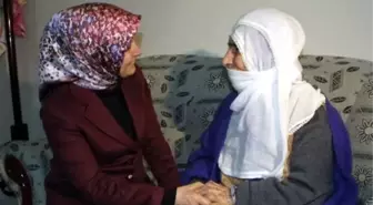 103 Yaşındaki Fatma Teyzeye Başbakan Eşinden Ziyaret