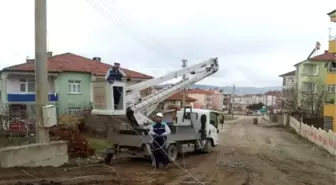 Elazığ'da Toprak Taşıyan Kamyon Elektrik Tellerini Kopardı