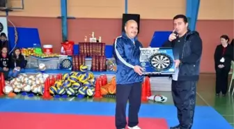 Minik Sporculara Spor Malzemeleri Törenle Teslim Edildi