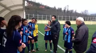 Belediye Bayan Futbol Takımı Gol Yağdırdı