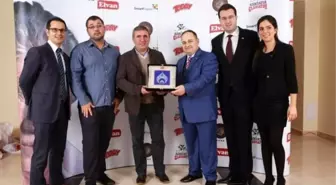 Hagi Kimsesiz Çocuklara Yardım Vakfına Destekçi Oldu