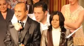 Tiyatro Oyunu İçin 3 Ay Görme Engelli Çiftle Yaşadı