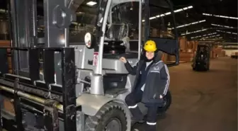 Orman Ürünleri Fabrikasında 8 Kadın Forklift Operatörü