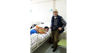 El Arabasıyla Değil Ambulansla İzmir'e Geldiler