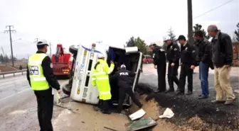 Uşak'ta Servis Midibüsü Devrildi: 18 Yaralı