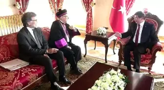 Davutoğlu, Hahambaşı Haleva ile Görüştü