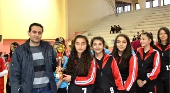 Yıldızlar Voleybol Turnuvası Sona Erdi