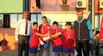 Masa Tenisine Başarı Koleji Damgası