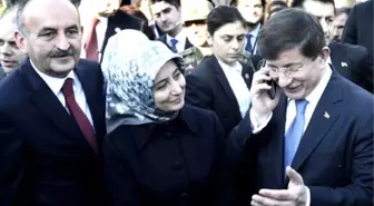 Yürüyerek Yunanistan'a Geçen Davutoğlu, Yunan Mevkidaşını Aradı