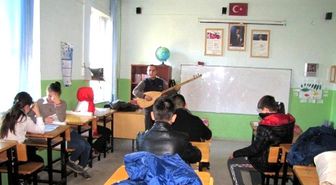 Cumhuriyet Ortaokulunda Türk Halk Müziği Kursu Açıldı