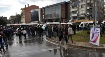 Minibüs Şoförleri Yol Kapatıp Eylem Yaptı