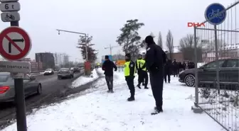 Düzce MHP'nin Osmanlıca 'Hırsız' Pankartı Kaldırıldı