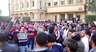 Kahire Üniversitesi'nde Öğrenci Gösterileri