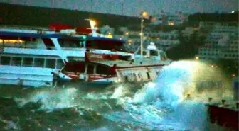 Bodrum'da Deniz Otobüsü ile Feribot Dalgalar Nedeniyle Çarpıştı