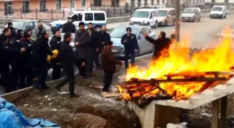 Konutzede, Kendini Herkesin Gözü Önünde Ateşe Attı