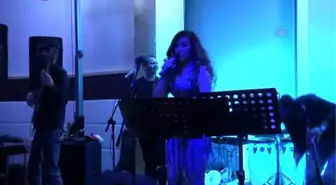 Abant'ta Yeni Yıl Coşkusu İzel ve Lara ile Yaşandı