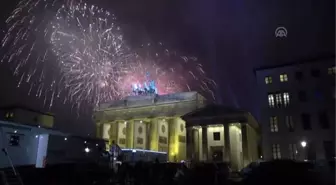 Berlin 2015'e Havai Fişek Gösterisiyle Girdi