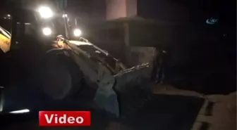 Cizre'de Belediye Hendekleri Kapatmaya Başladı