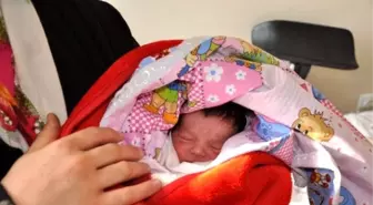 Elbistan'da 2015'in İlk Bebeği 'Uğur' Oldu