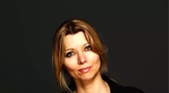 Elif Şafak'tan Bakan Müezzinoğlu'na 'Kariyer' Yanıtı