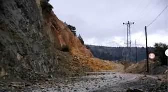 Kargı'da Heyelan: 6 Köyle Ulaşım Kesildi