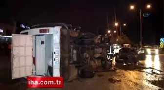 Otomobil Midibüs ile Çarpıştı: 3 Yaralı