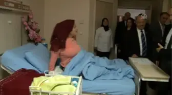 Yeni Yılın İlk Bebeklerine Altın