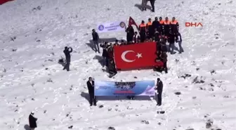 2 Bin 100 Metre Rakımda 150 Metrelik Türk Bayrağı