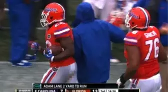 ABD'li Futbolcu Maç Esnasında Altına Kaçırdı